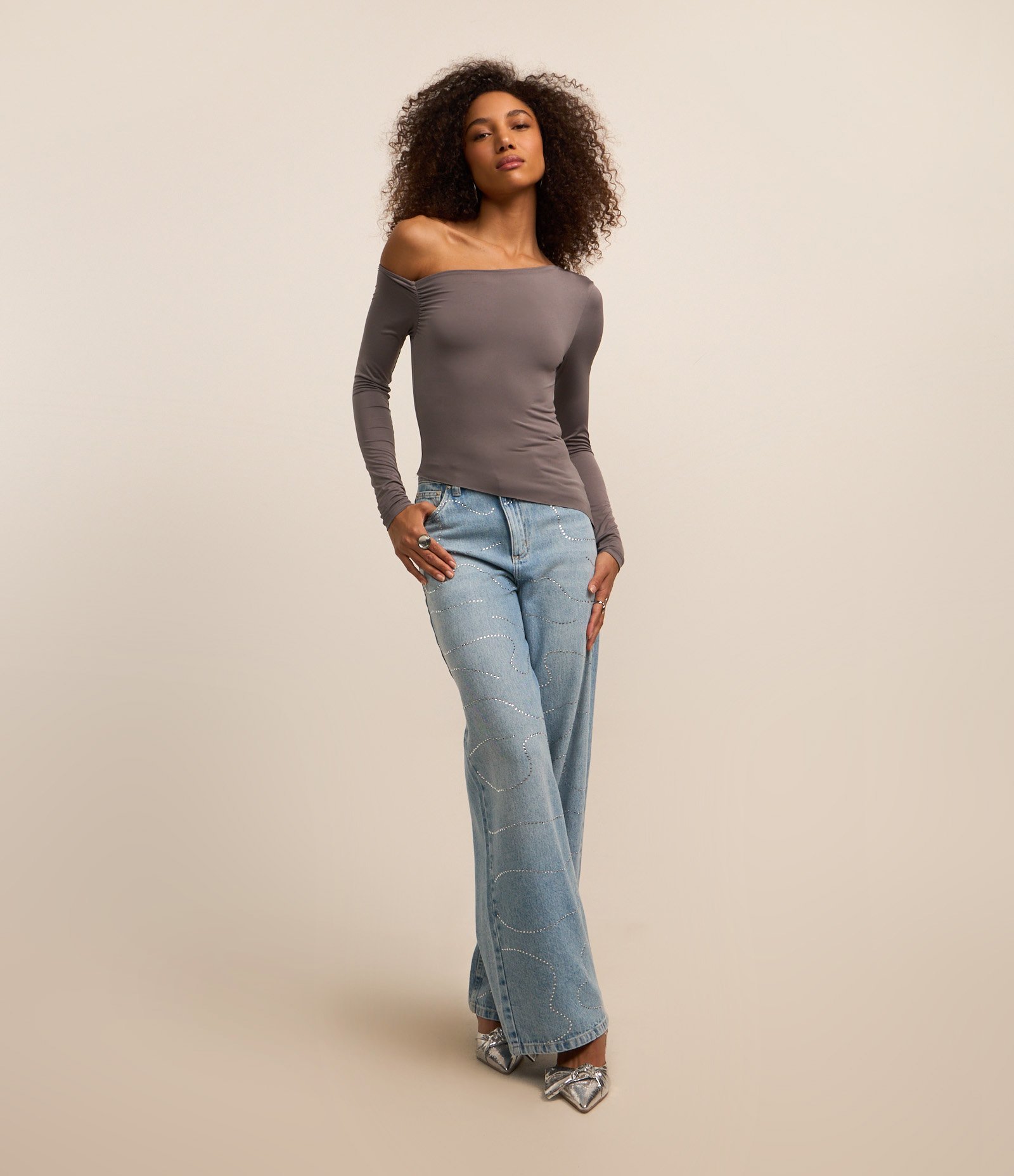 Calça Wide Leg em Jeans com Ondinhas de Brilhos Aplicados Azul 1