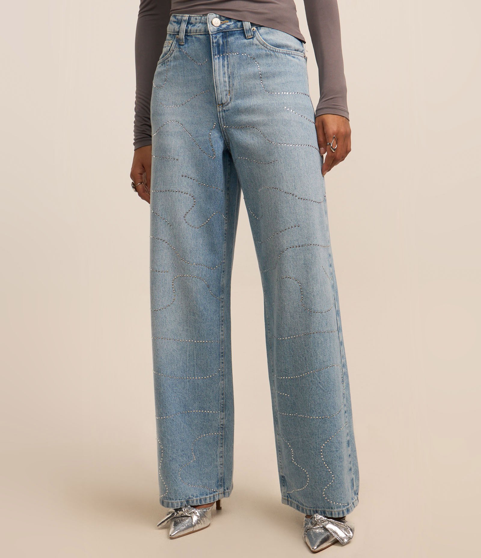 Calça Wide Leg em Jeans com Ondinhas de Brilhos Aplicados Azul 3