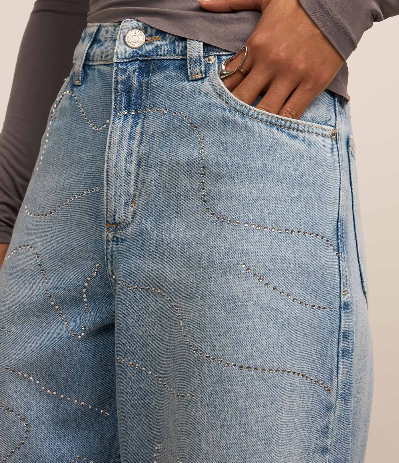Calça Wide Leg em Jeans com Ondinhas de Brilhos Aplicados Azul 4
