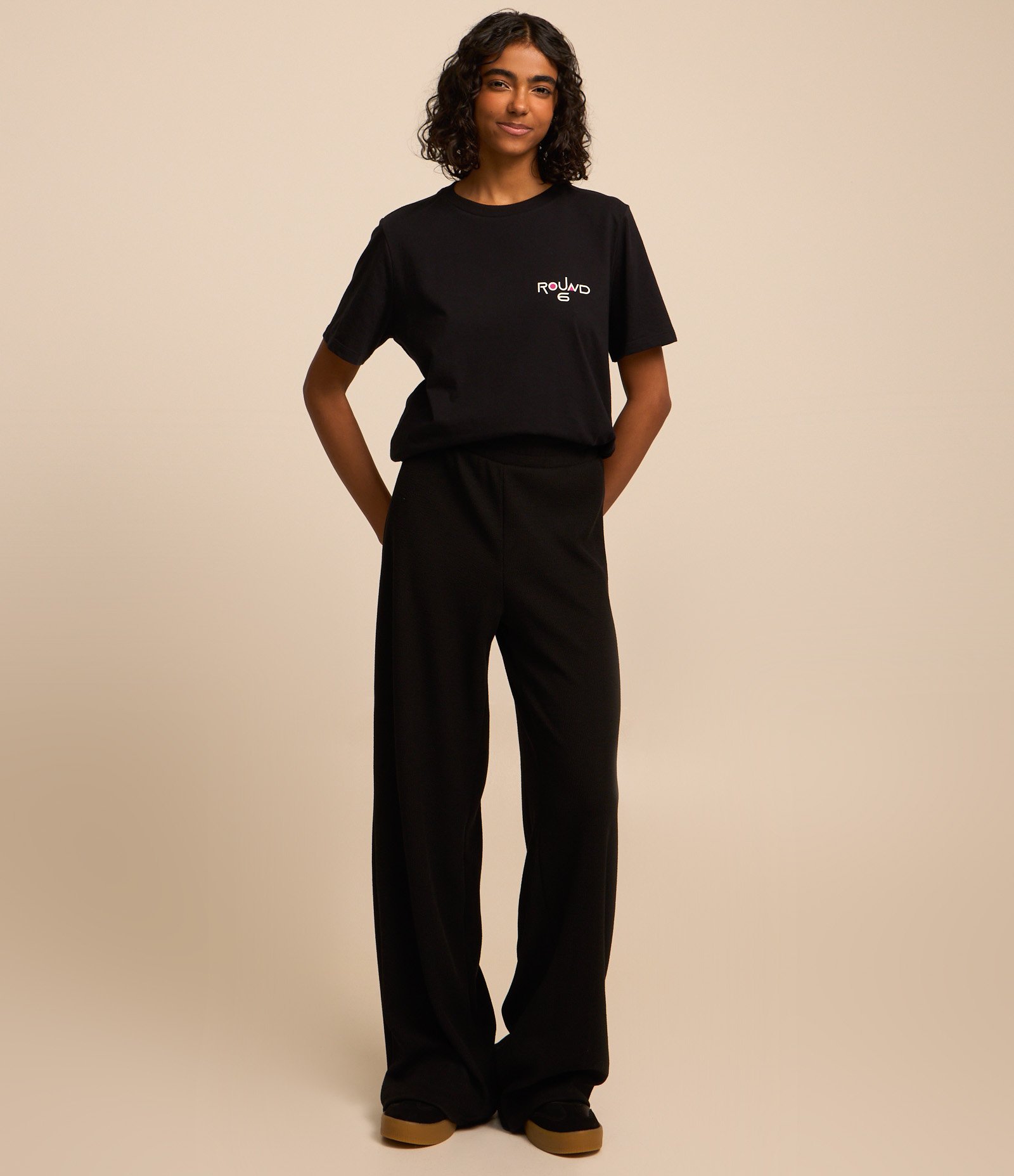 Camiseta Alongada em Algodão com Estampa Round 6 Preto 2