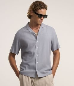 Camisa Boxy em Linho com Gola Bowling