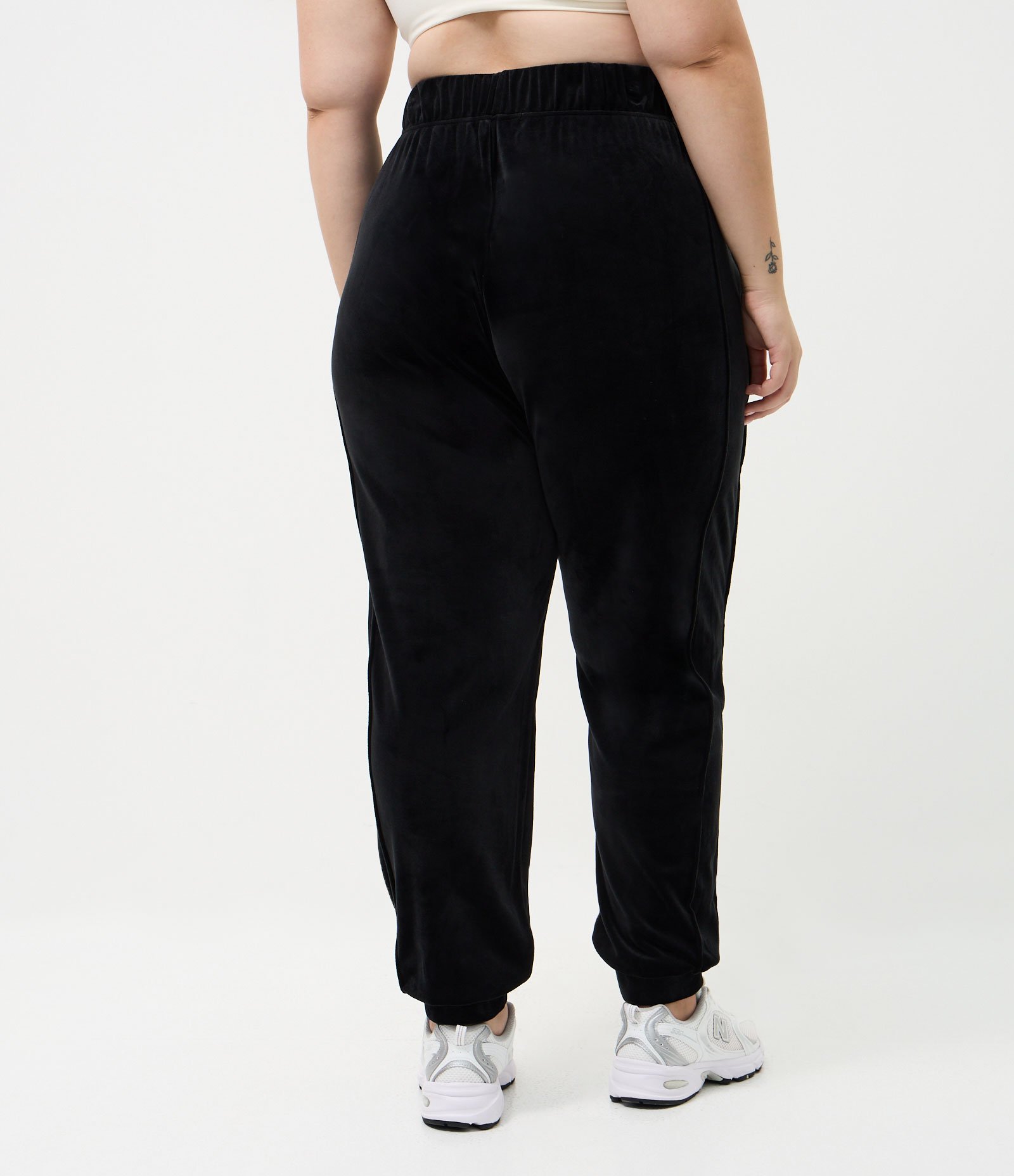 Calça Jogger Esportiva em Plush Curve e Plus Size Preto 4