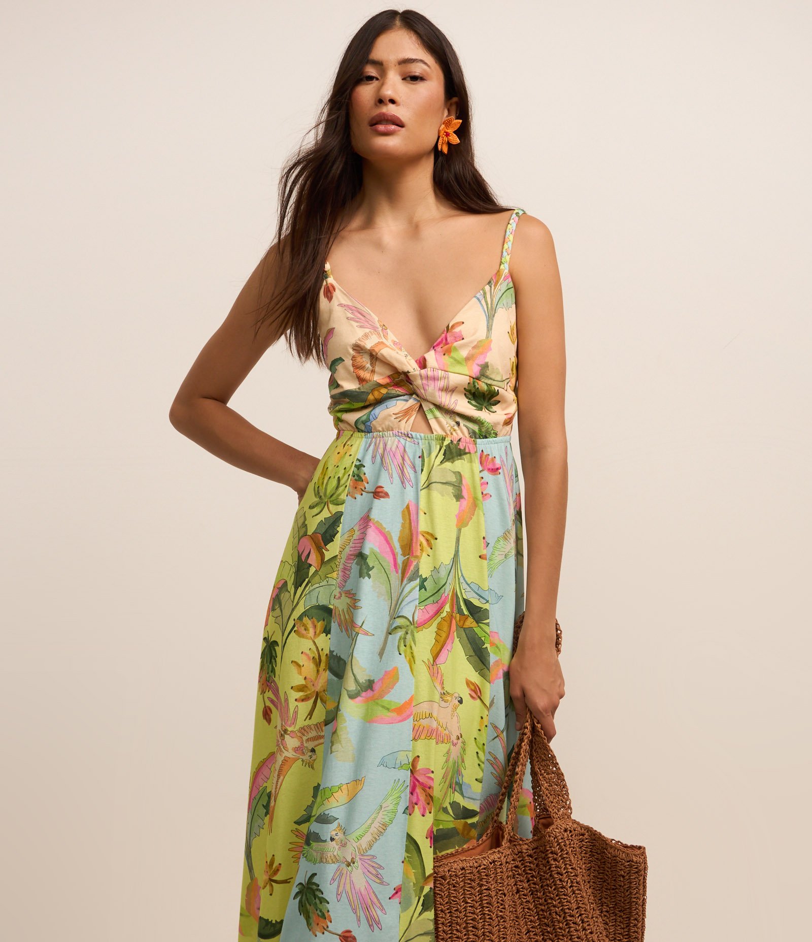 Vestido New Midi em Algodão com Decote Torcido e Mix de Estampas Tropical Multicores 2