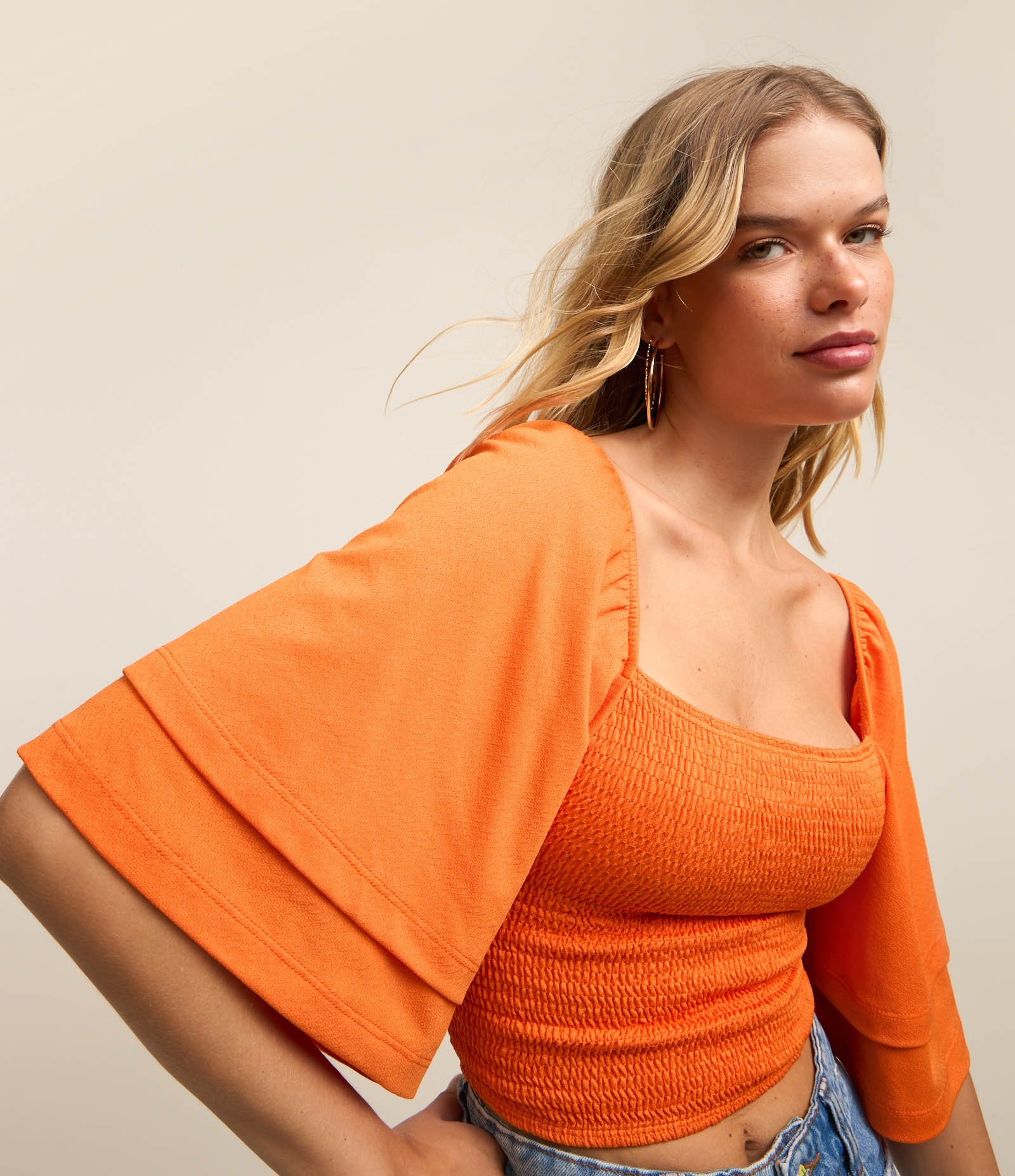 Blusa Curta em Lastex com Manga Godê Laranja 1