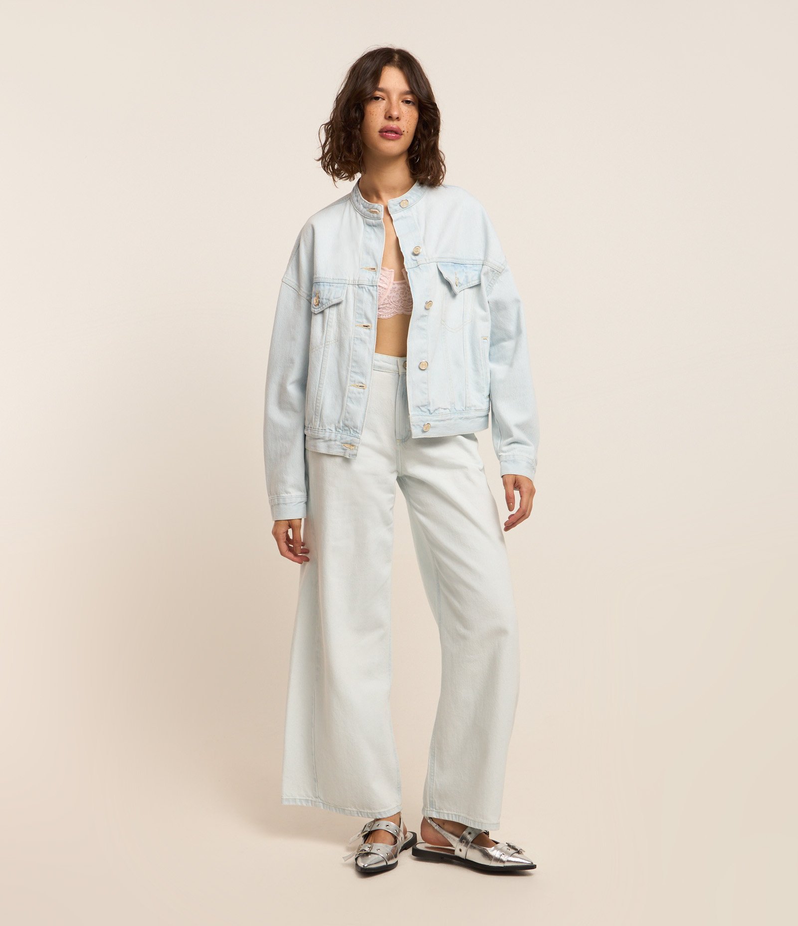 Jaqueta Trucker em Jeans com Gola Alta e Bolsos Azul Claro 2