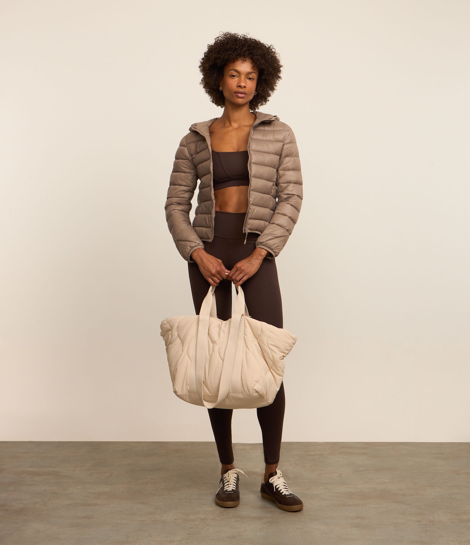 Jaqueta Puffer Esportiva em Poliamida Bege Escuro 4