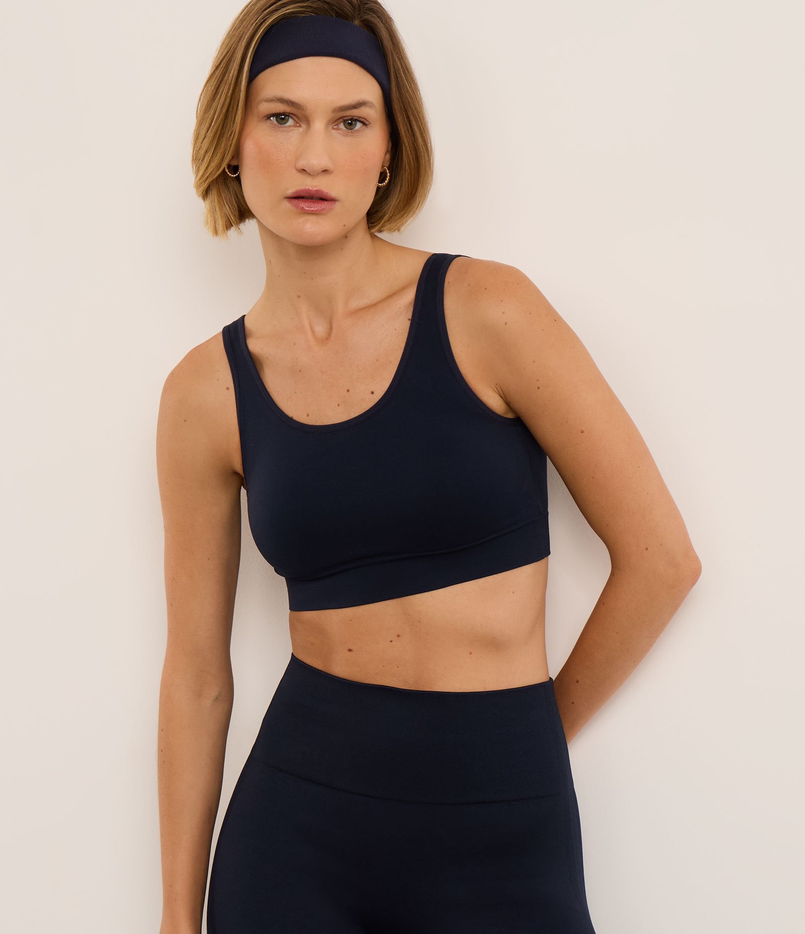 Top Esportivo com Bojo em Poliamida Seamless Azul Marinho 1