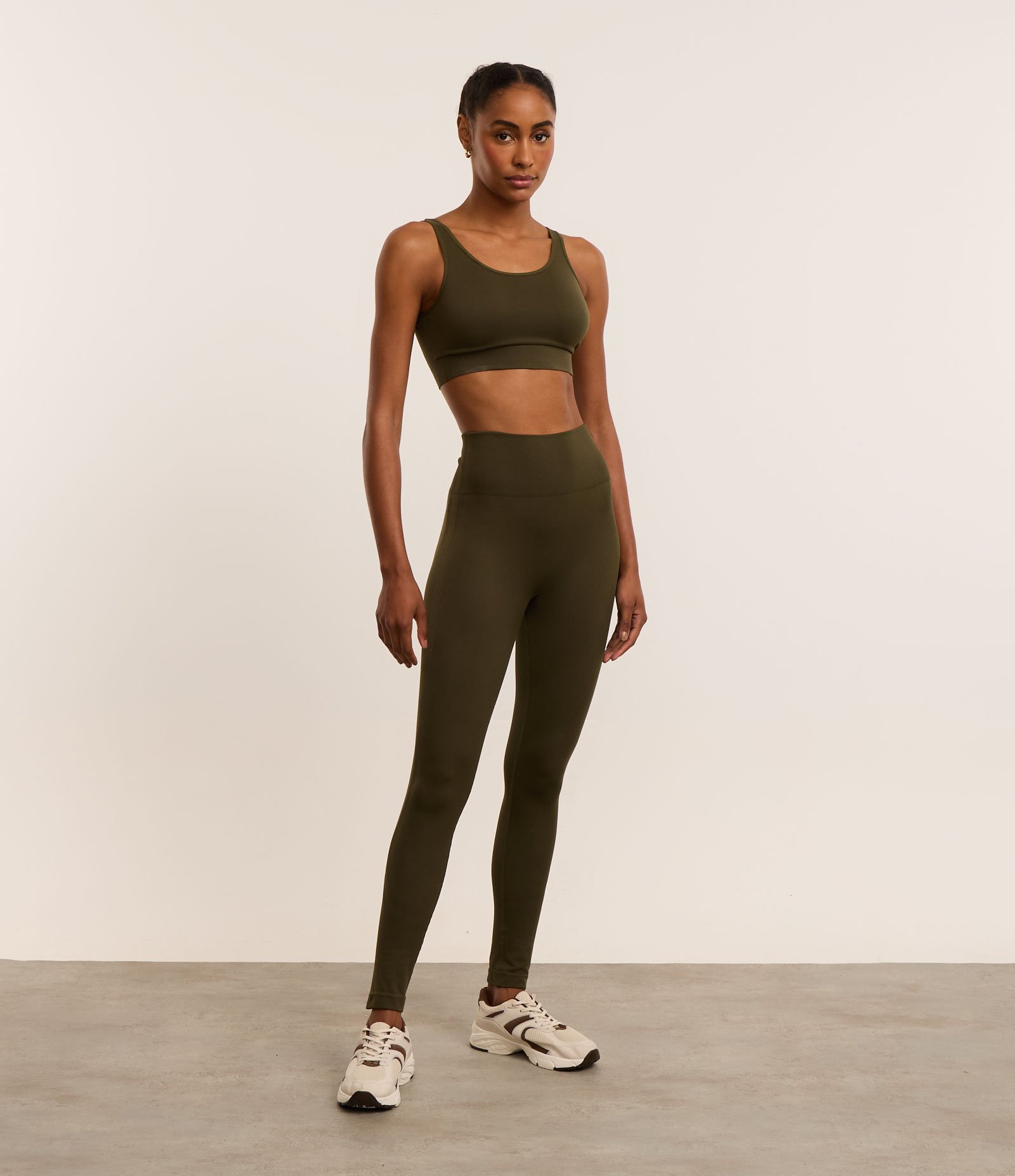 Calça Legging Esportiva Canelada em Ribana Seamless Verde Oliva 1