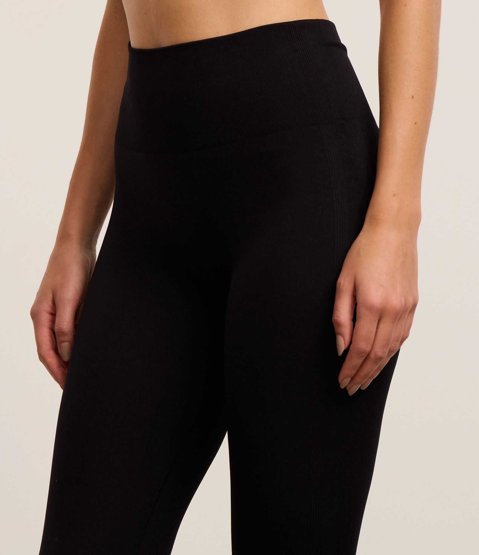 Calça Legging Esportiva Canelado em Ribana Seamless Preto 3