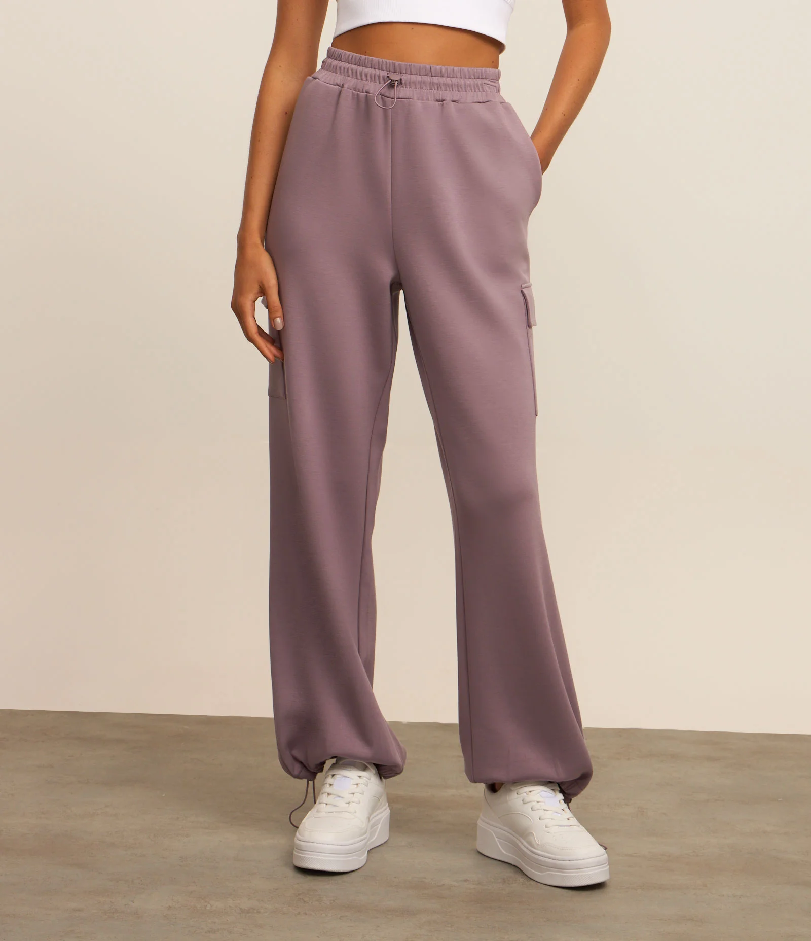 Calça Esportiva em Microfibra Pesada com Bolso Cargo e Ajuste na Barra Roxo 2
