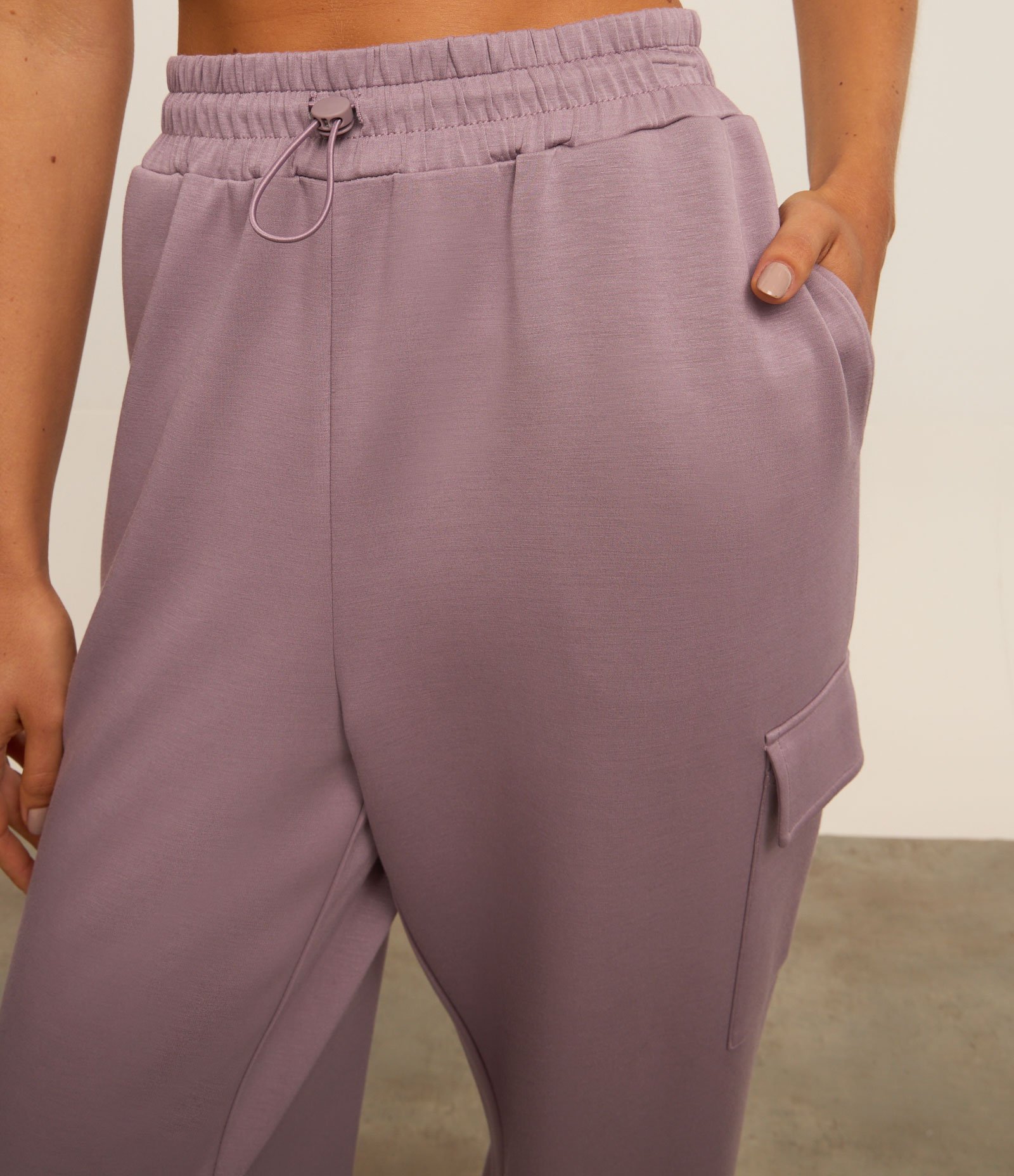 Calça Esportiva em Microfibra Pesada com Bolso Cargo e Ajuste na Barra Roxo 4