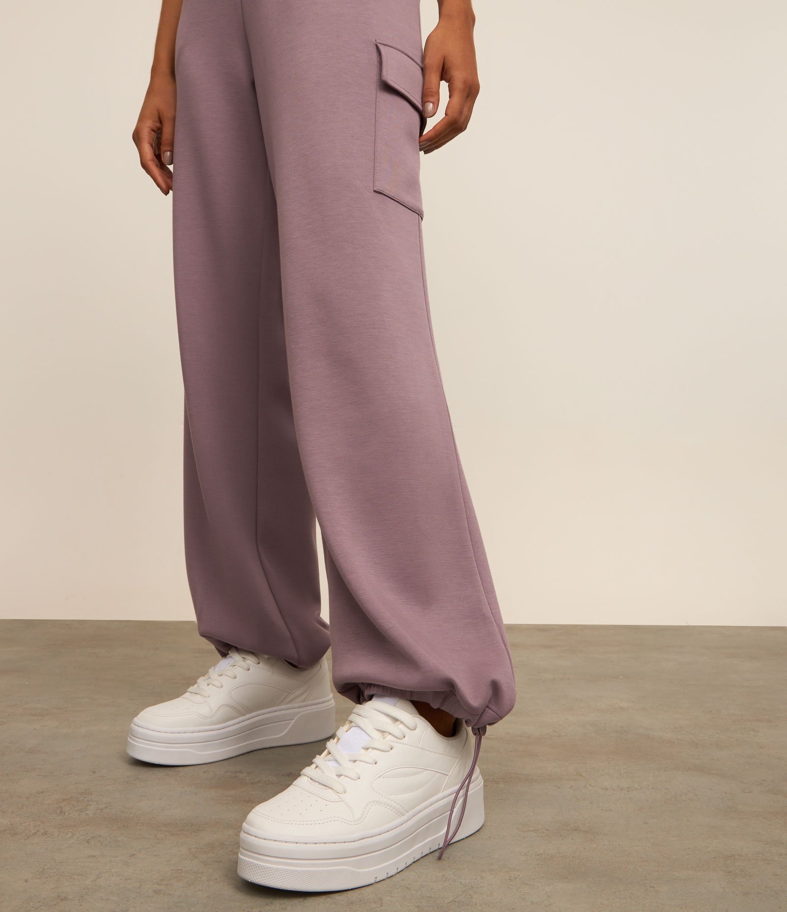 Calça Esportiva em Microfibra Pesada com Bolso Cargo e Ajuste na Barra Roxo 5