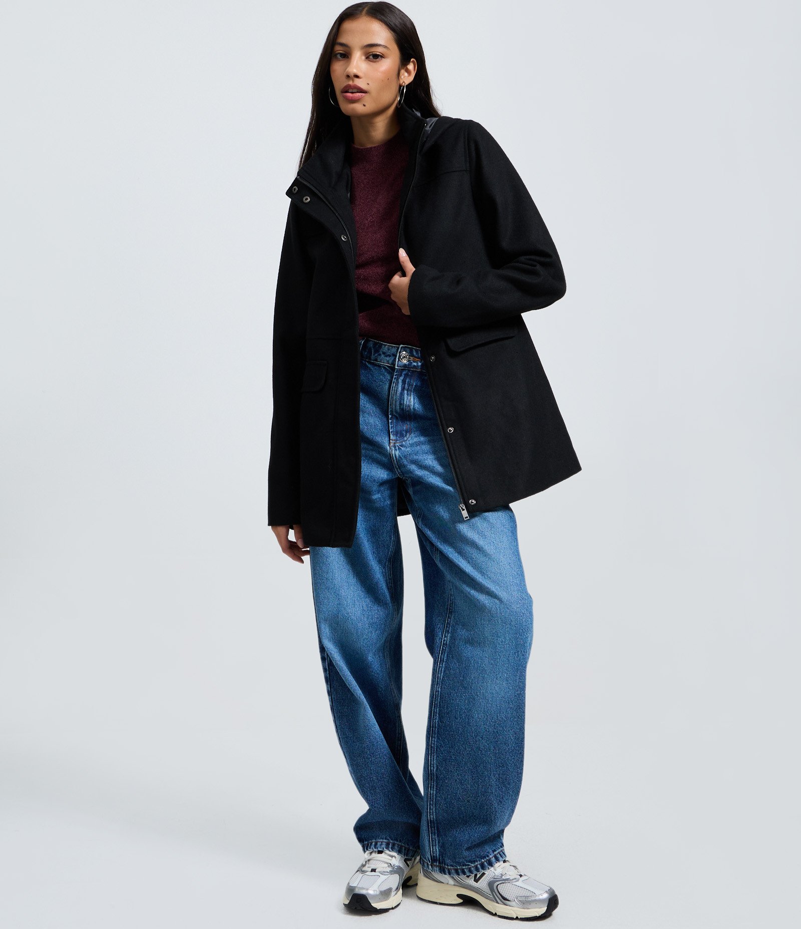 Jaqueta Alongada em Polyvelour com Capuz e Bolsos Preto 2