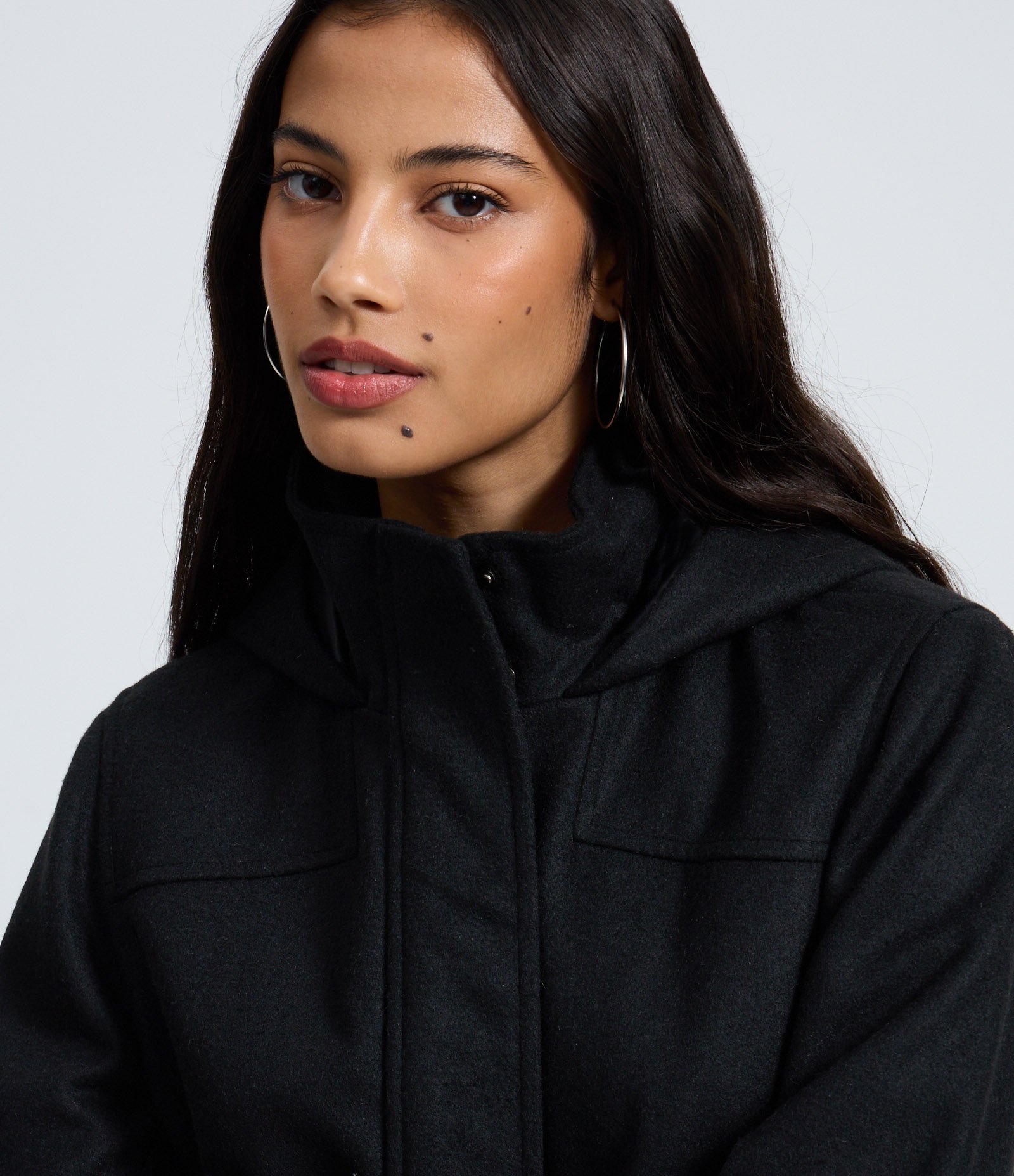 Jaqueta Alongada em Polyvelour com Capuz e Bolsos Preto 3