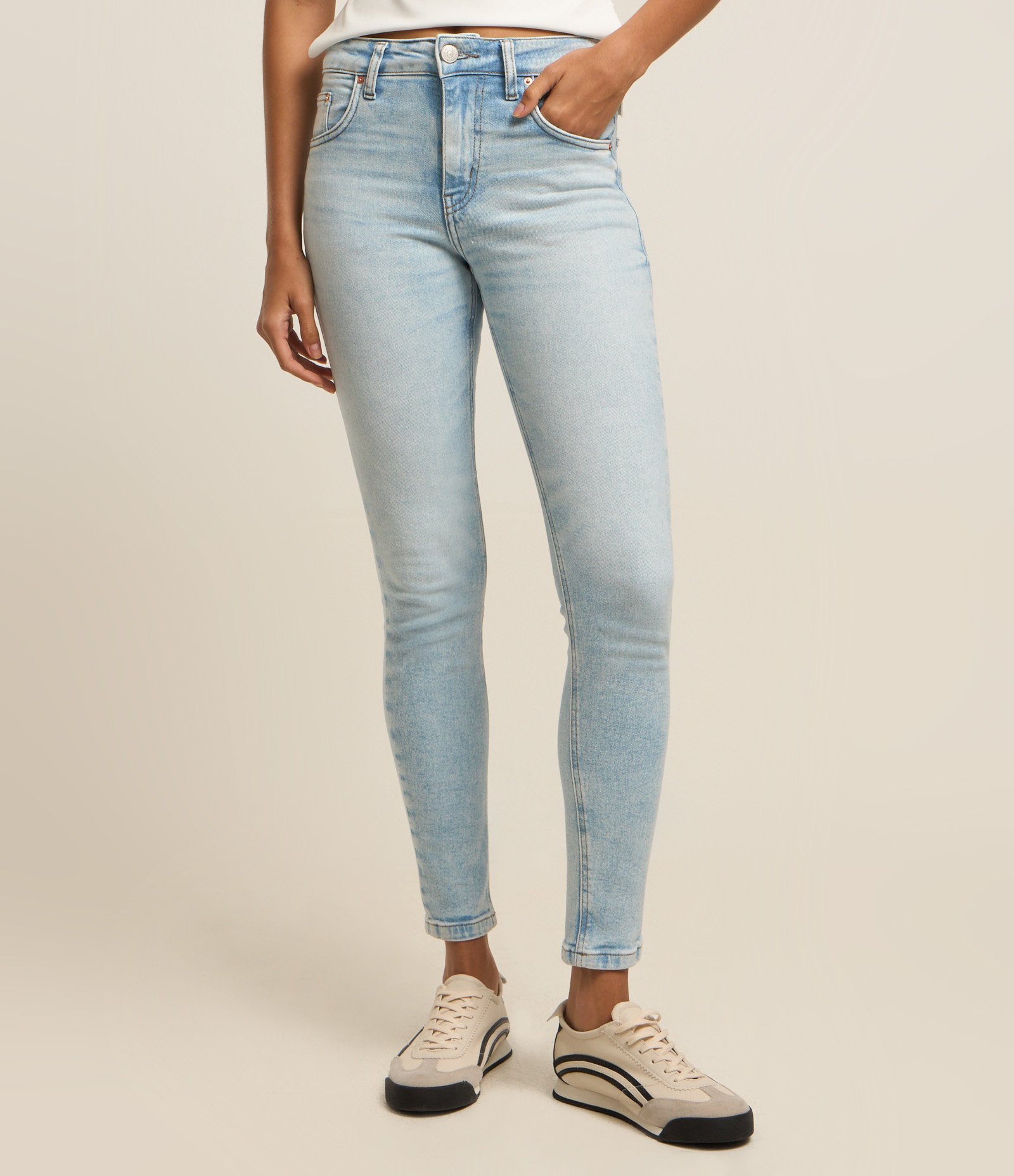 Calça Skinny em Jeans Delavê com Elastano Azul 3