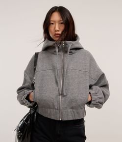 Casaco Curto em Polivelour com Capuz