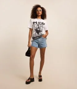 Short Slim em Jeans com Aplicação de Franjas de Strass nos Bolsos