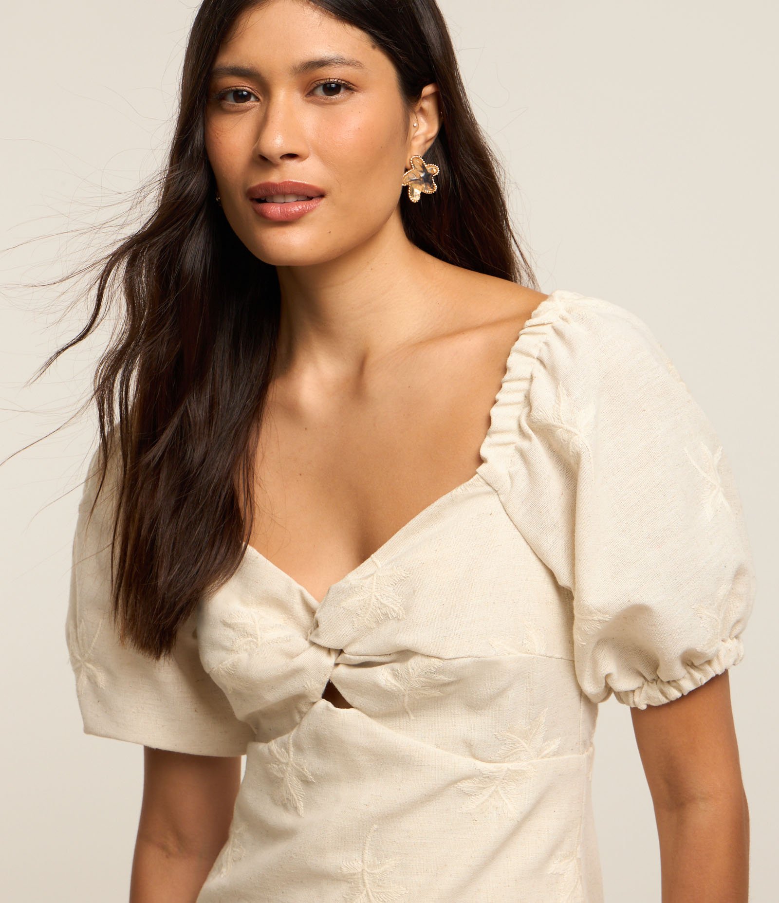 Vestido em Viscolinho com Manga Bufante e Coqueiros Bordados Off White 3