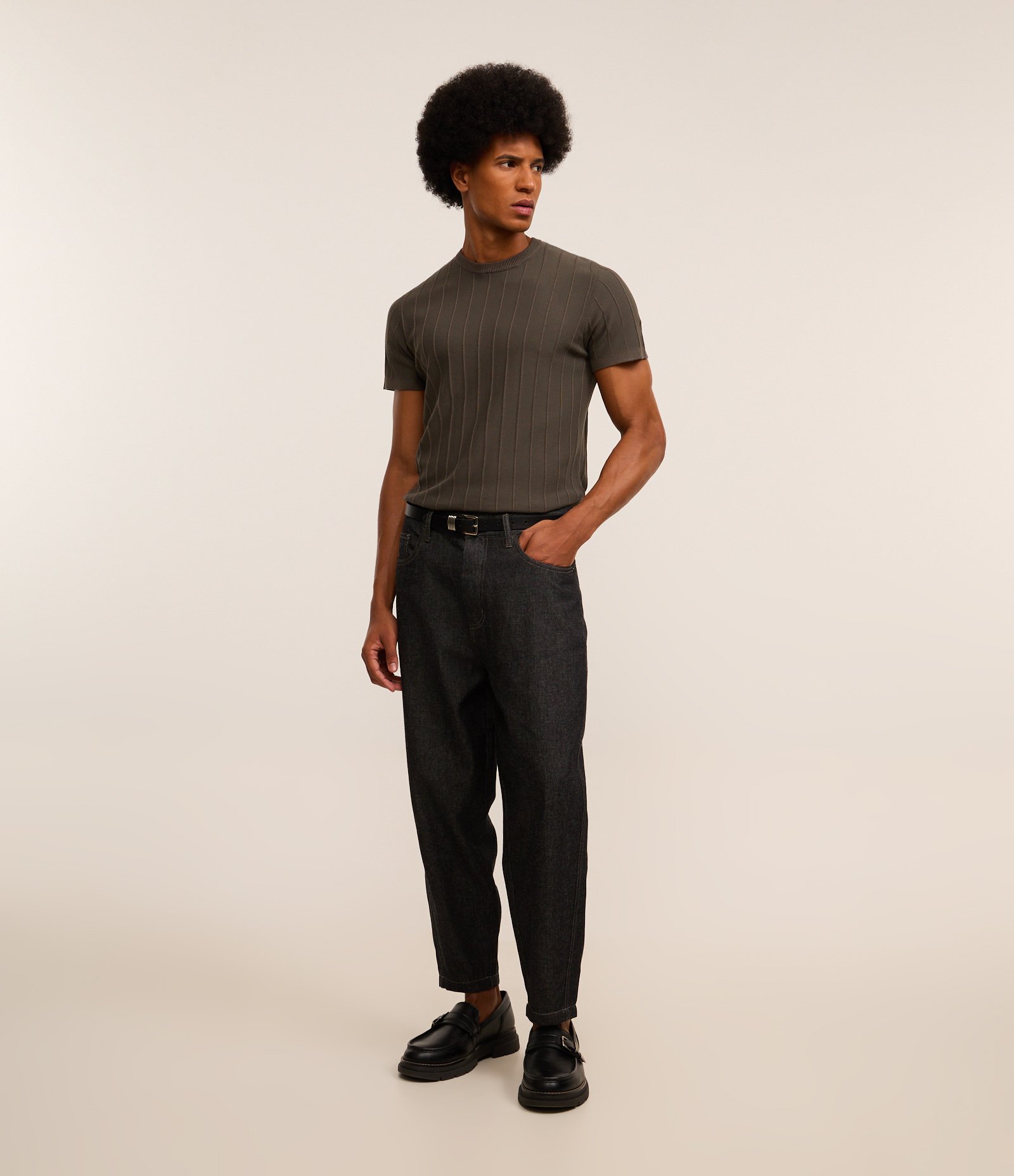 Camiseta Slim em Tricô com Relevos Verticais Verde Escuro 2