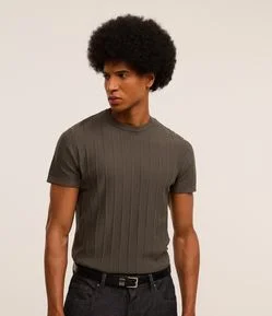 Camiseta Slim em Tricô com Relevos Verticais