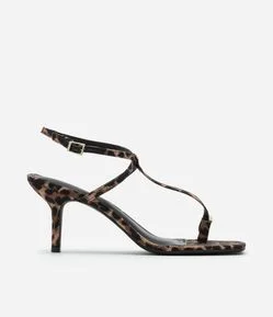 Sandália Animal Print com Salto Fino e Dedeira em Metal