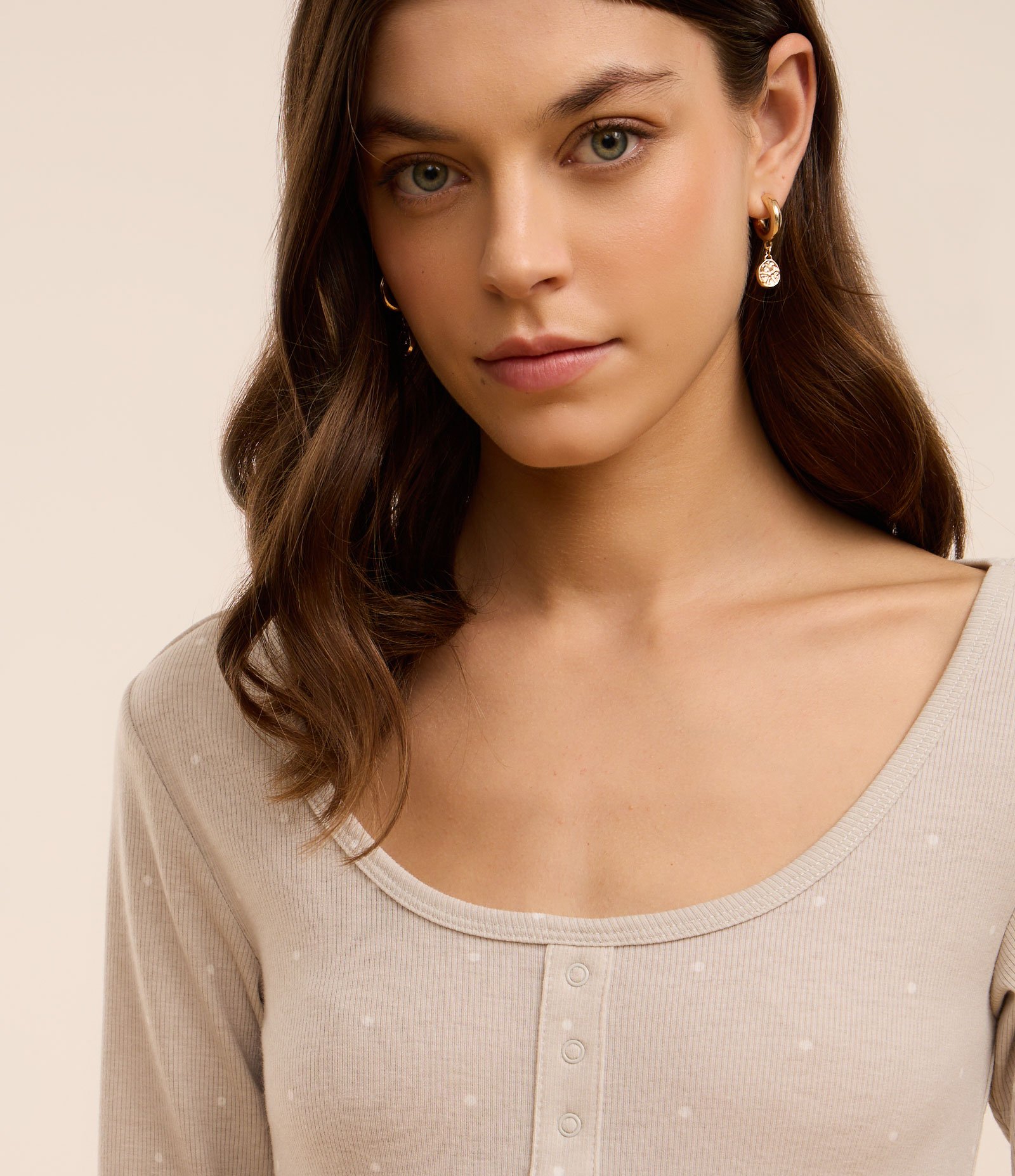 Pijama Longo em Ribana com Estampa Poá Cinza 2