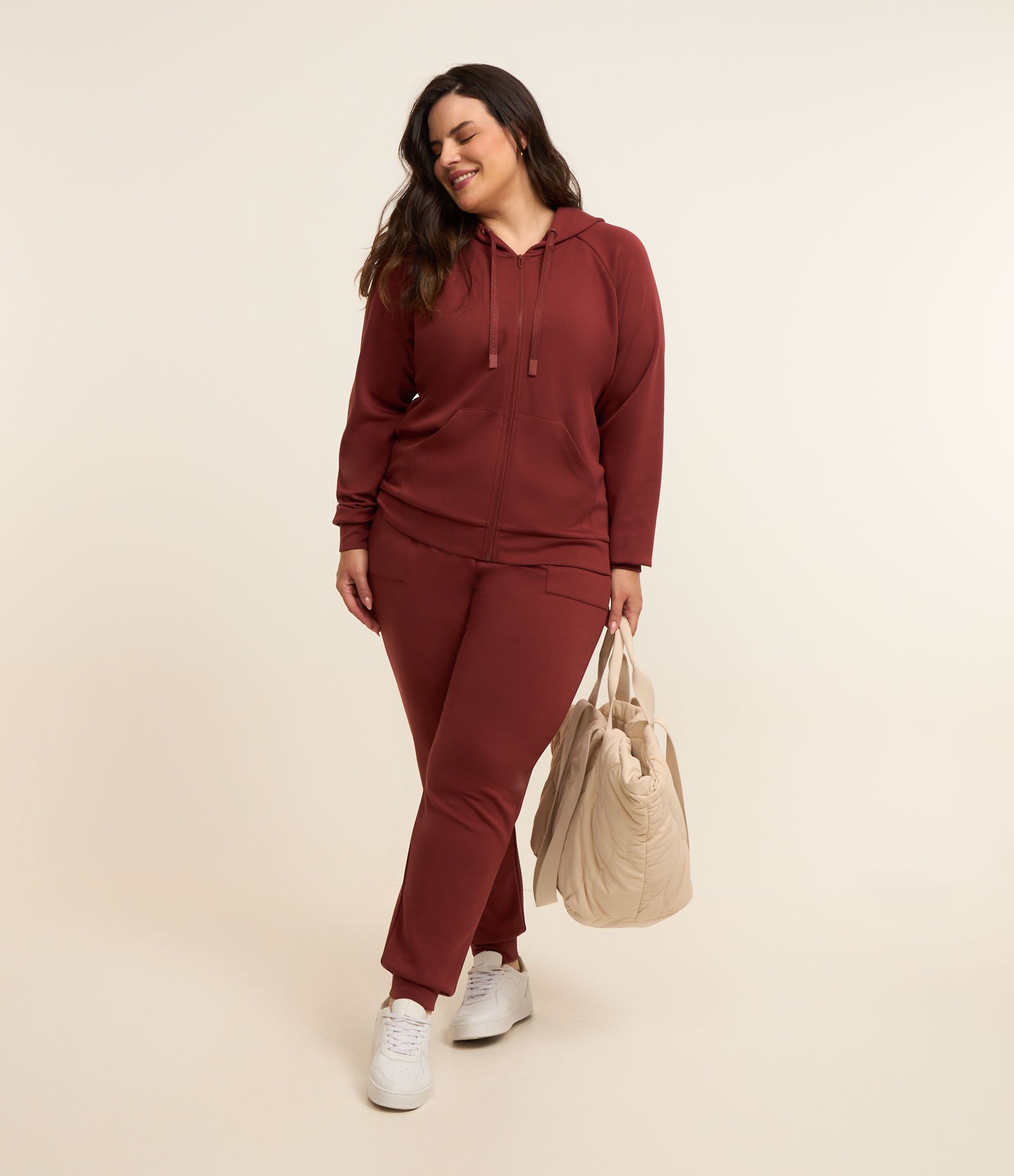 Jaqueta Esportiva com Capuz e Manga Raglan Curve e Plus Size Marrom 3