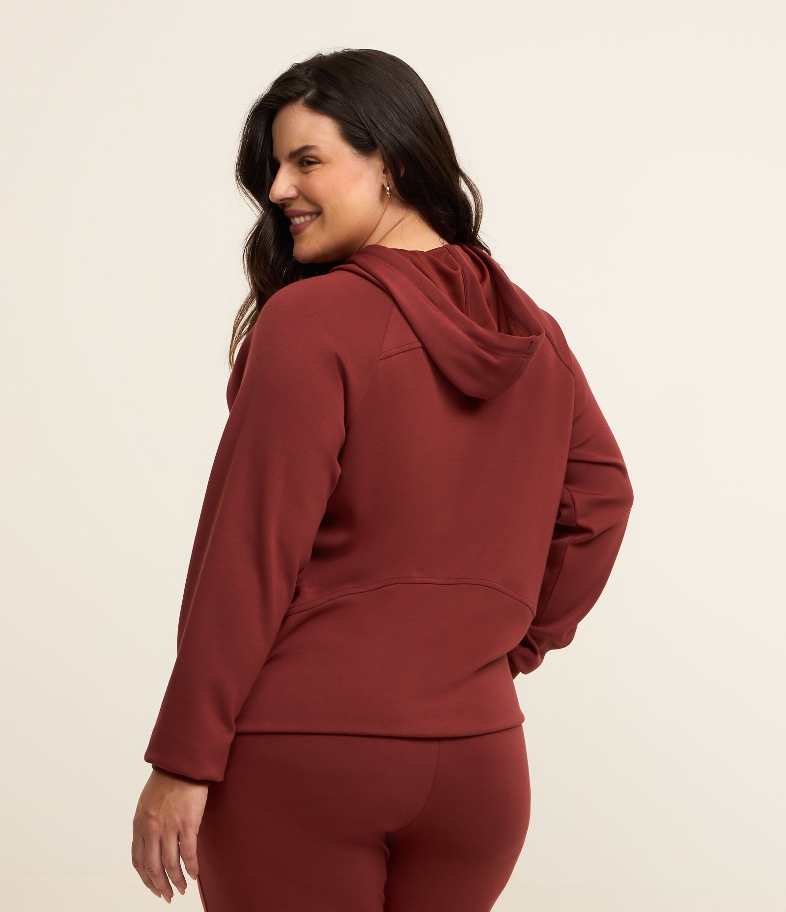 Jaqueta Esportiva com Capuz e Manga Raglan Curve e Plus Size Marrom 4