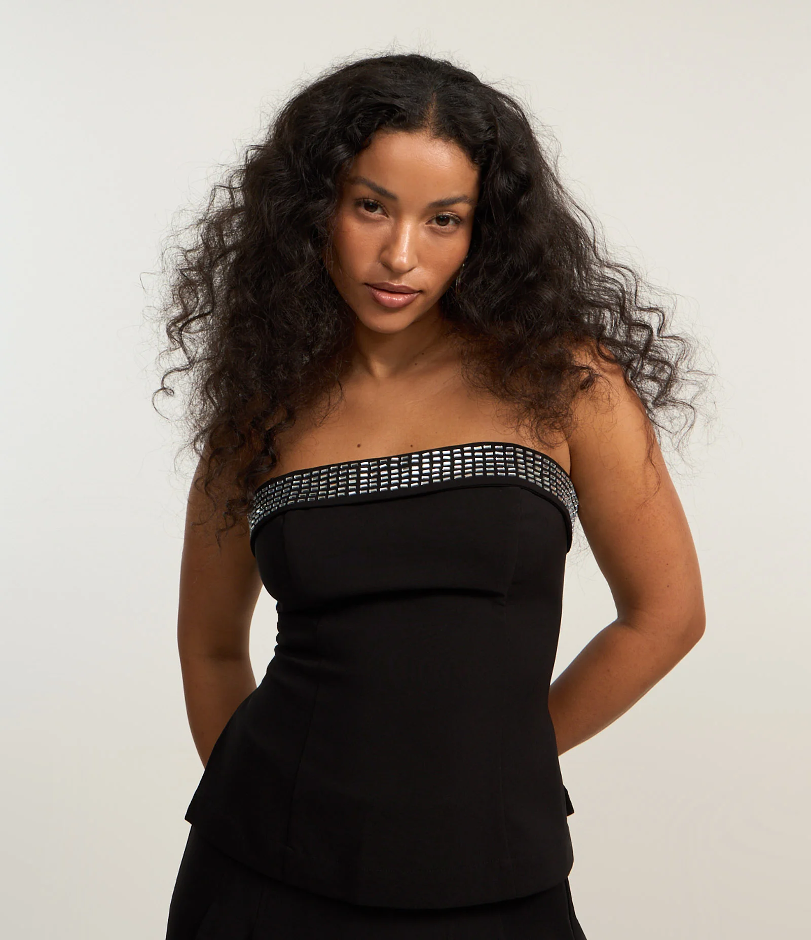 Blusa Alongada em Alfaiataria com Brilhos Aplicados Preto 1