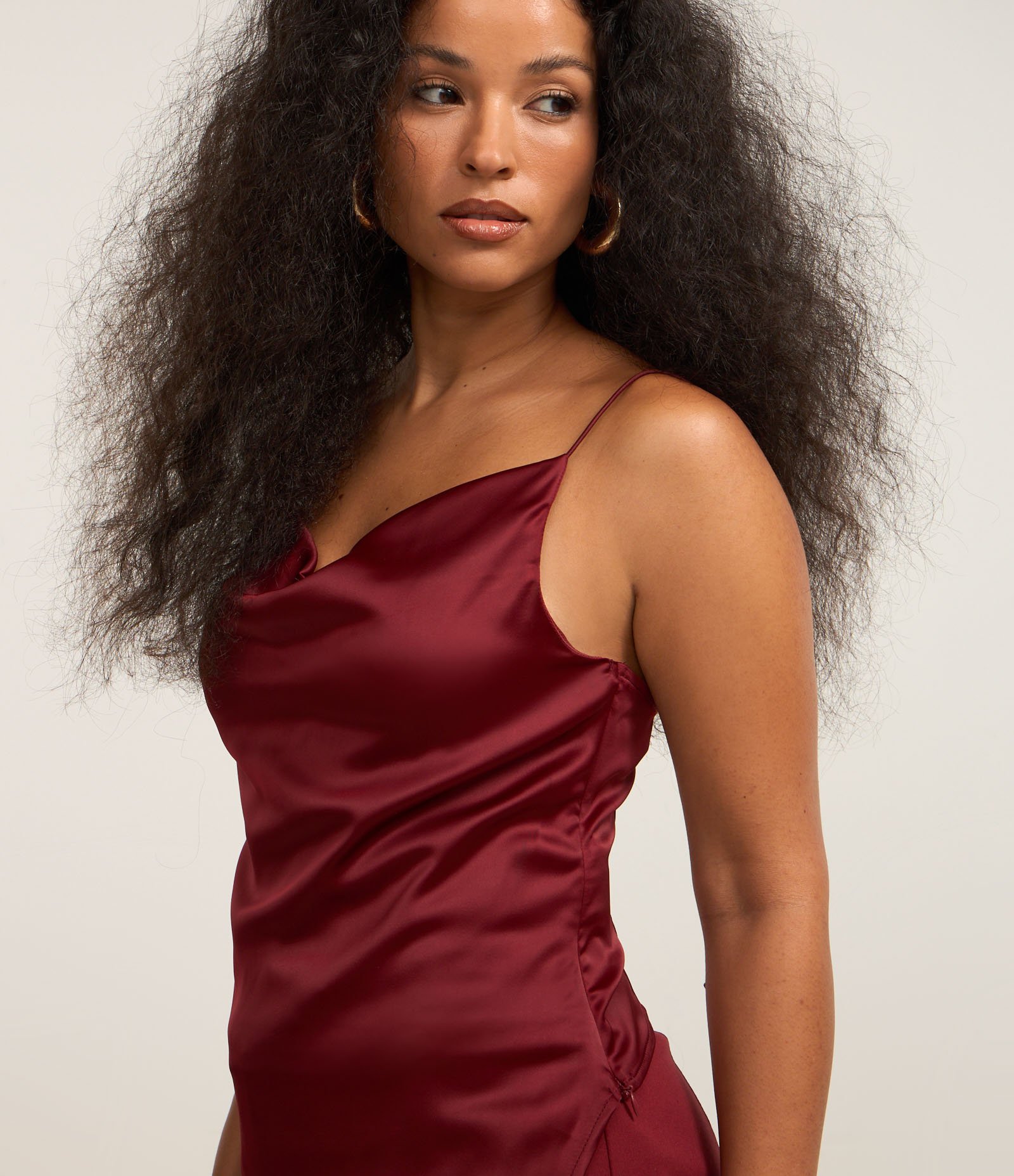 Blusa de Alça Acetinada com Decote Degagê Vinho 3