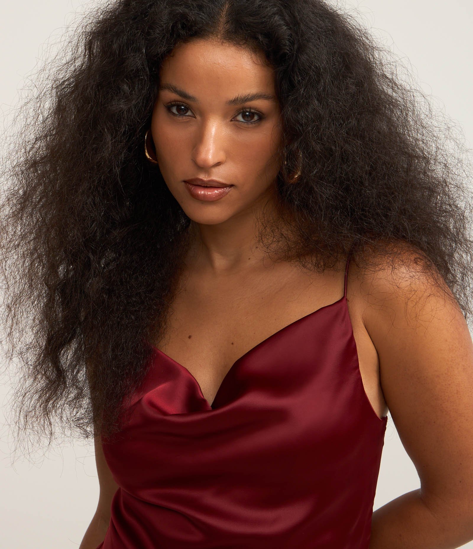 Blusa de Alça Acetinada com Decote Degagê Vinho 4