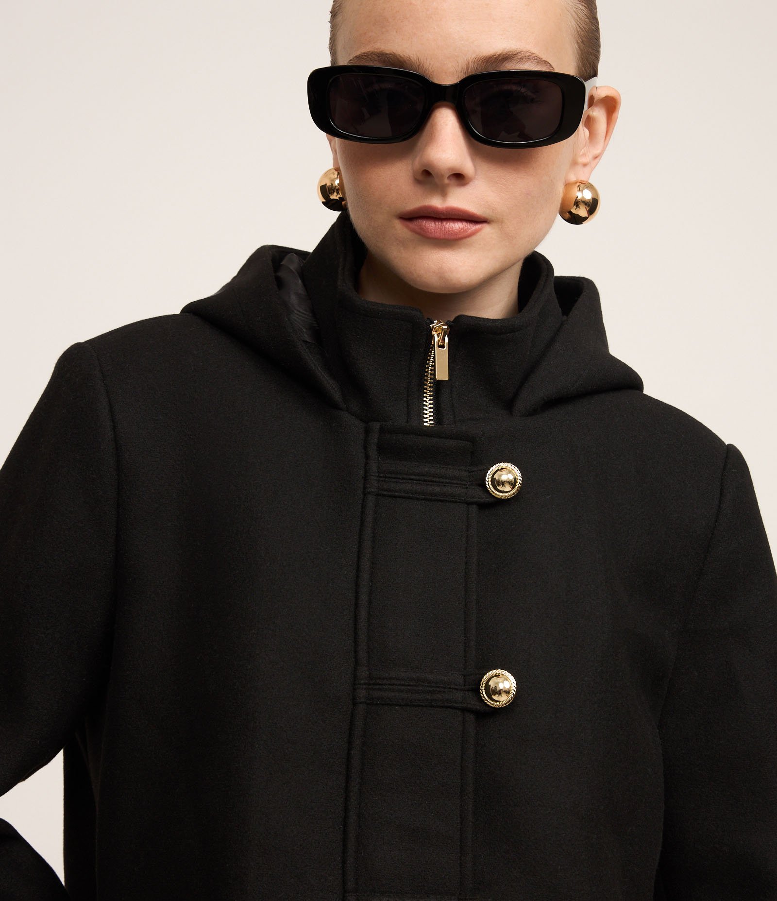 Casaco em Polivelour com Capuz e Abotoamento Transpassado Preto 3