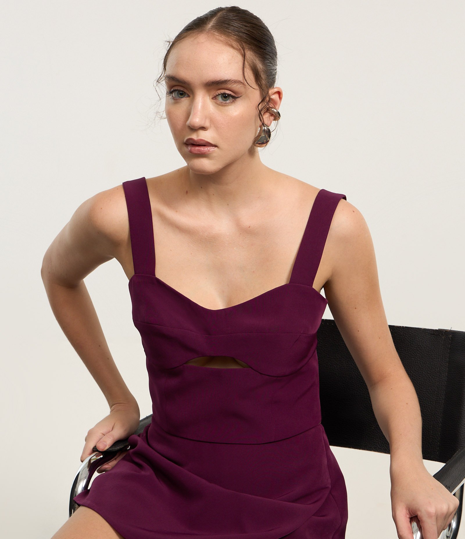 Blusa em Alfaiataria com Recorte Vazado Bordô 5