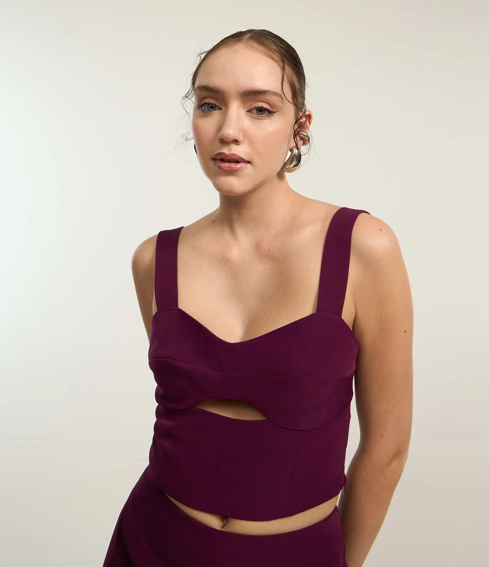 Blusa em Alfaiataria com Recorte Vazado Bordô 1