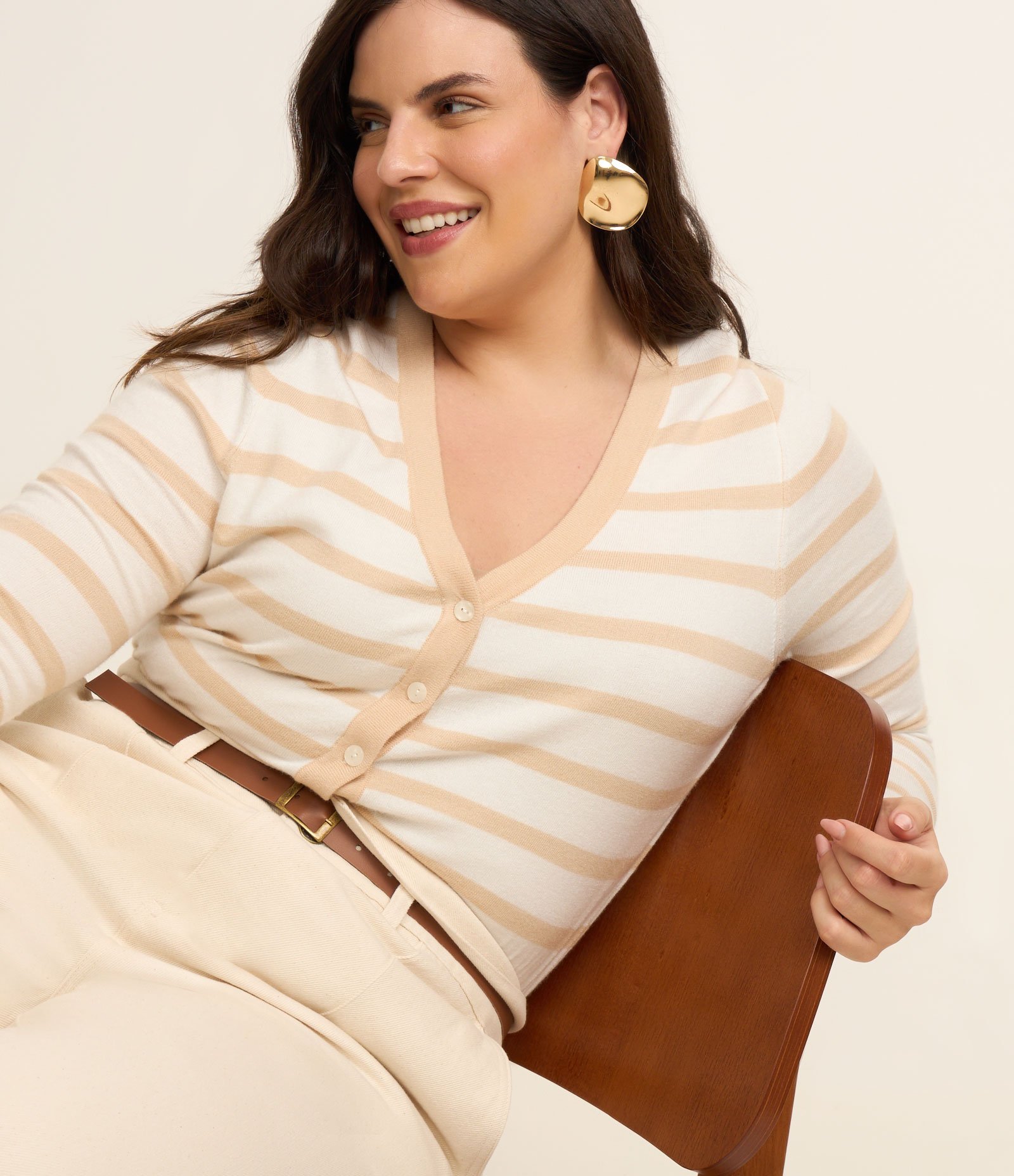 Cardigan em Tricô Leve Listrado Curve & Plus Size Bege/Branco 1