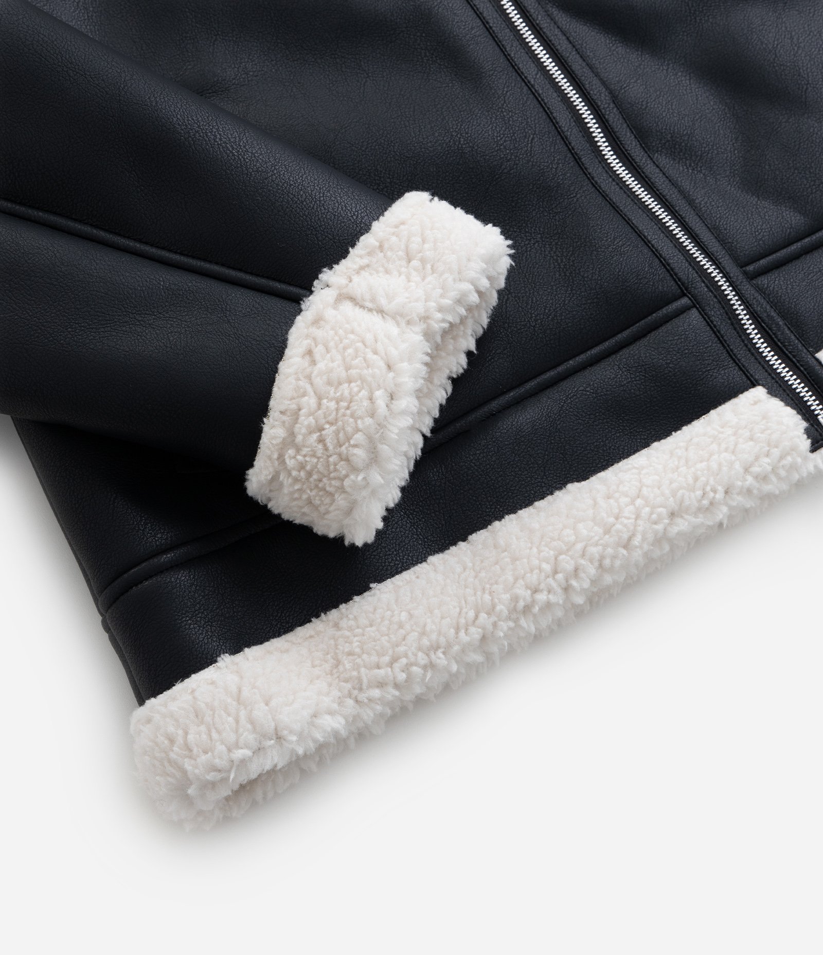 Jaqueta em Material Sintético com Pelos Curve & Plus Size Preto 8