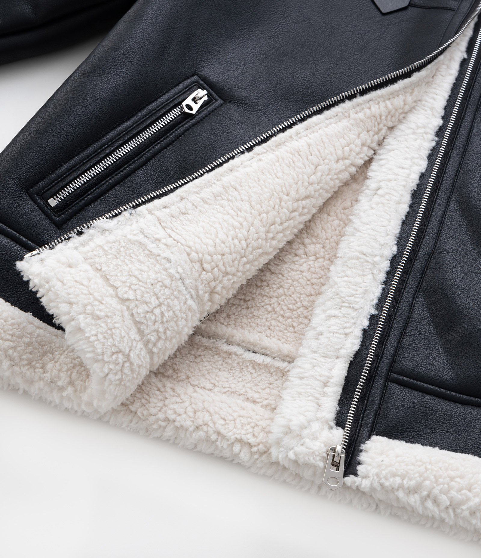 Jaqueta em Material Sintético com Pelos Curve & Plus Size Preto 9