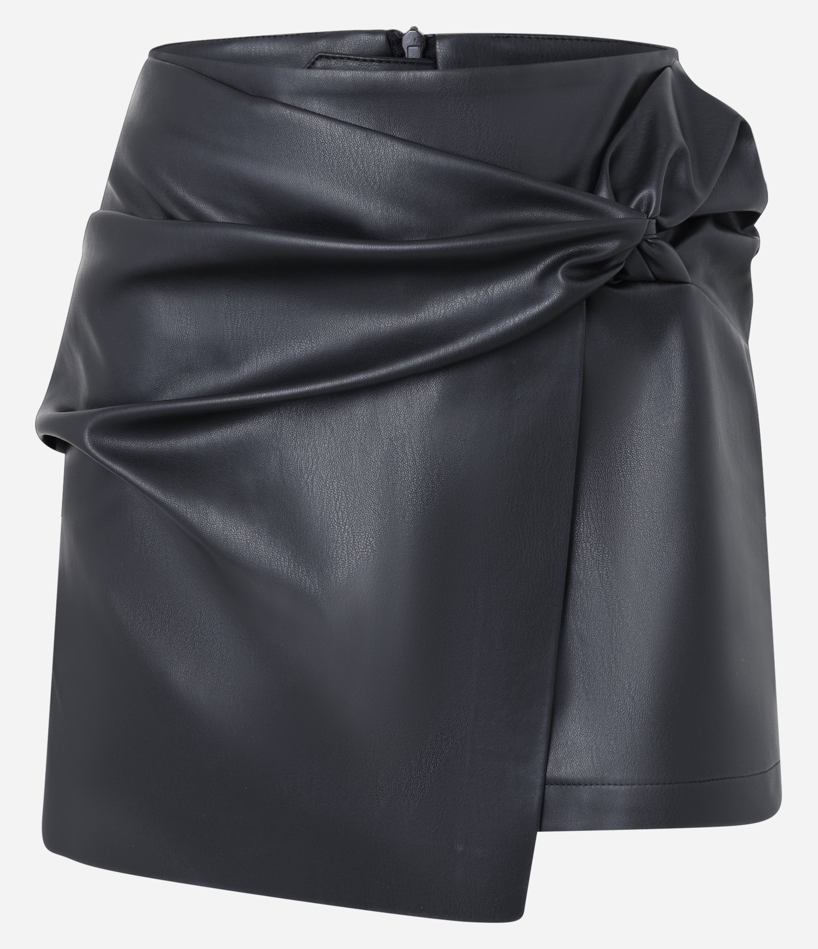 Short Saia em PU com Detalhe Frontal Torcido Preto 6