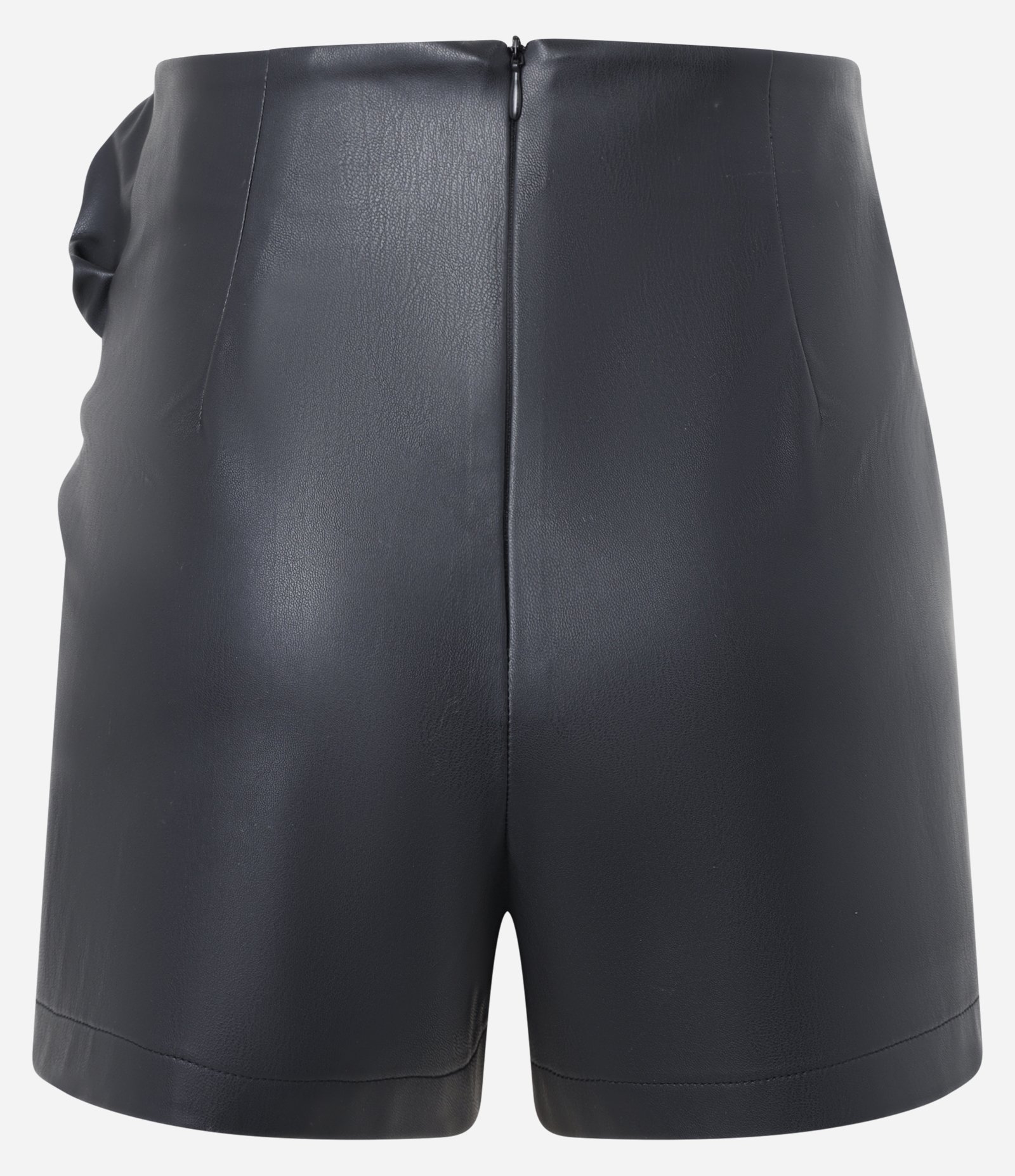 Short Saia em PU com Detalhe Frontal Torcido Preto 7