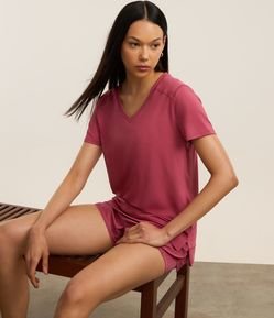 Camiseta Esportiva em Microfibra Furadinha Decote V