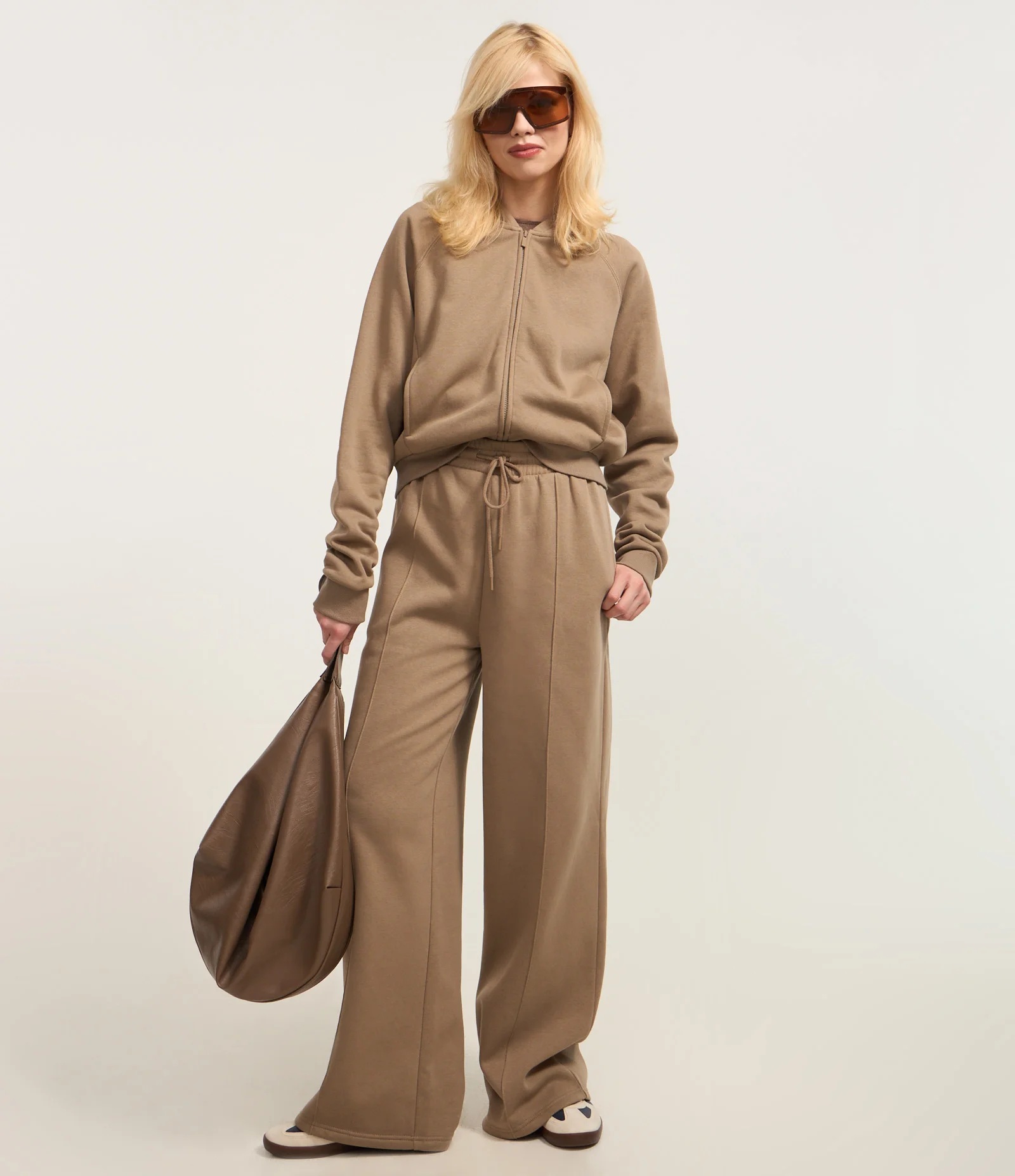 Casaco em Moletom com Capuz e Bolso Canguru Marrom 2