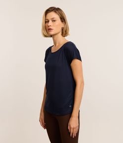 Camiseta Esportiva em Microfibra com Decote Redondo