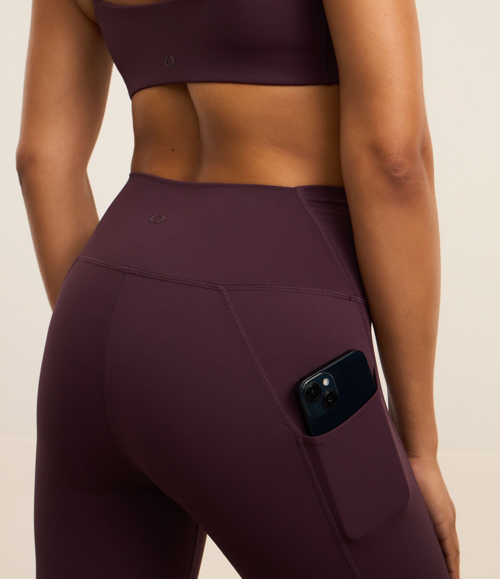 Calca Legging Esportiva em Microfibra com Bolsos Marrom 4