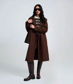 Casaco Longo em Polivelour com Botões e Bolsos Frontais