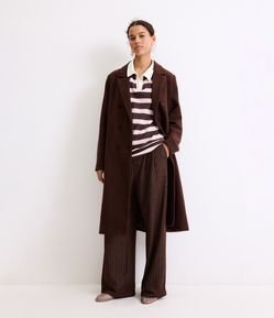 Casaco Longo em Polivelour com Botões e Bolsos Frontais