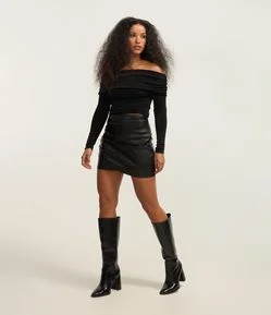 Saia Curta em Pu com Textura e Franzido