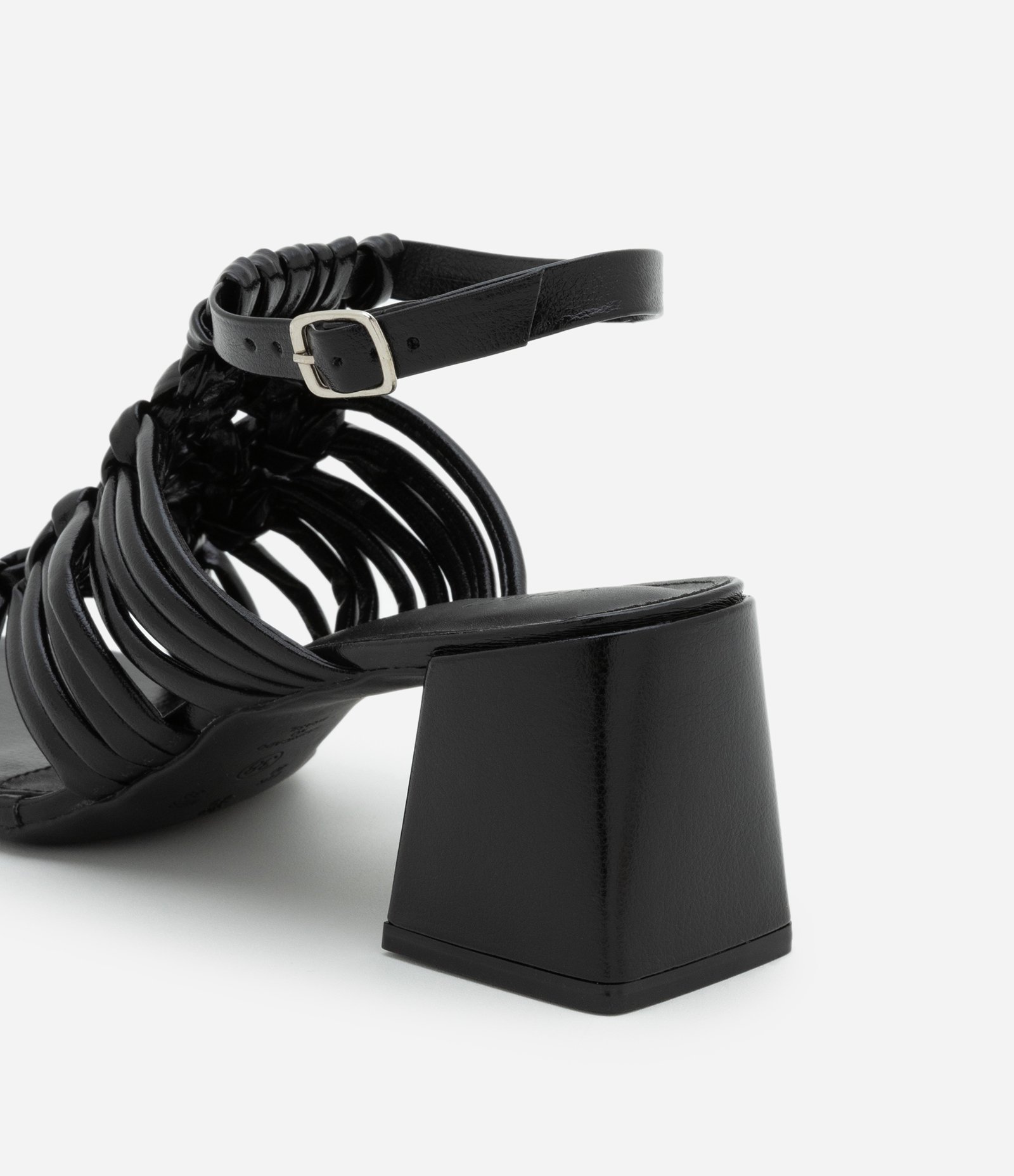 Sandália em PU com Cabedal em Macramê Bold Salto Bloco Médio Preto 3