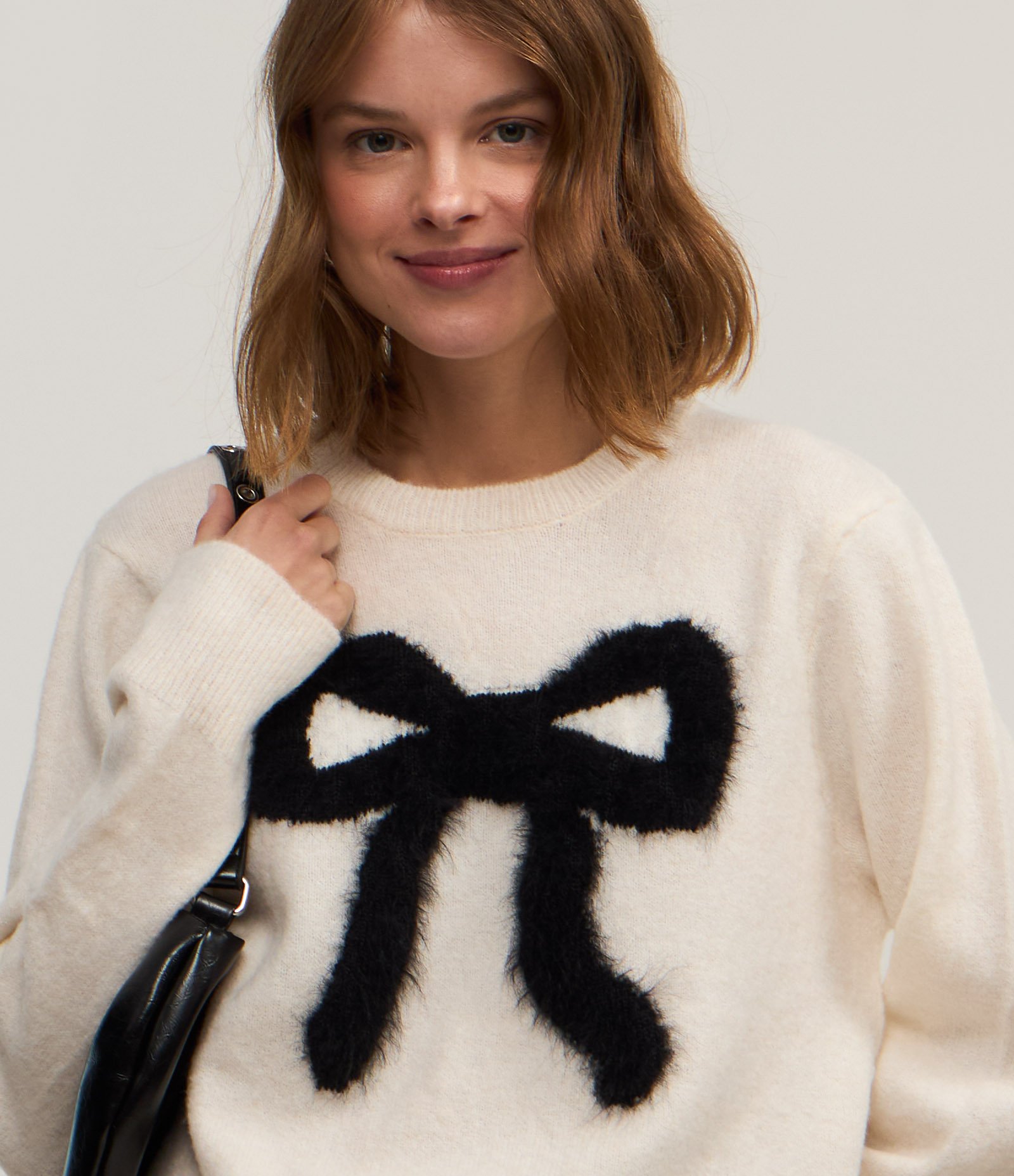 Blusa em Jacquard com Laço Peludinho Branco 3