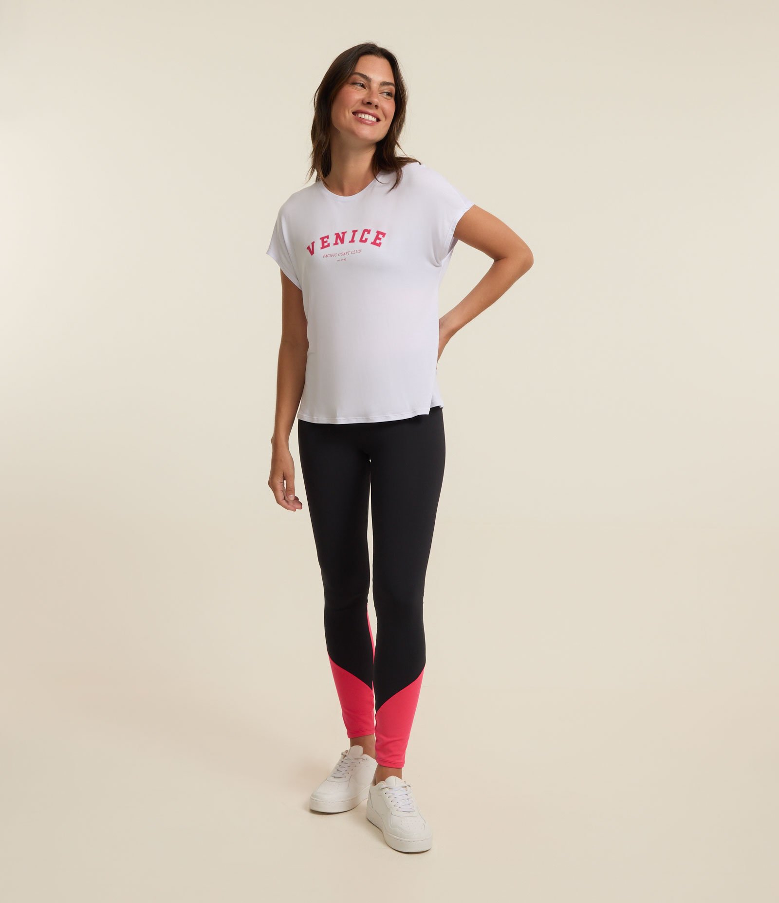 Camiseta Esportiva em Microfibra sem Cava com Estampa Lettering Branco 2