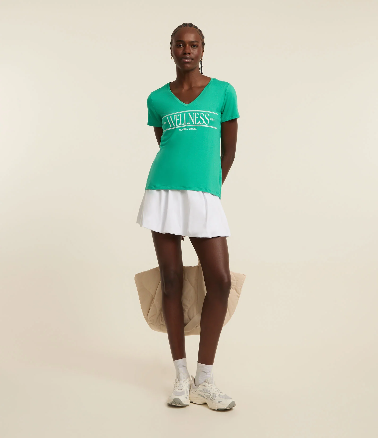 Camiseta Esportiva Em Microfibra Com Estampa Wellness E Decote V Verde 2